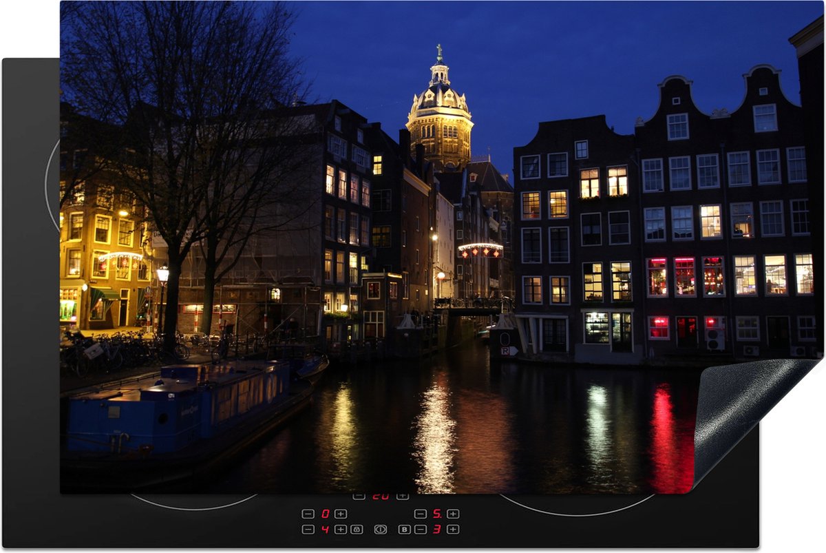 KitchenYeah® Inductie beschermer 81.2x52 cm - Weerspiegeling van lichten in een Amsterdamse gracht - Kookplaataccessoires - Afdekplaat voor kookplaat - Inductiebeschermer - Inductiemat - Inductieplaat mat