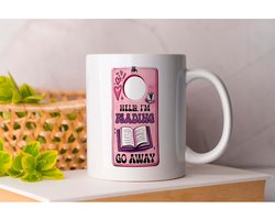 Mok Hello im Reading Go Away - BookLovers - Gift - Cadeau - Readers - Bookworms - Bookish - Boekenliefhebbers - Lezers - Boekenwormen - Boekverslaafd
