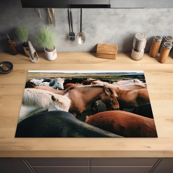 KitchenYeah® Inductie beschermer 77x51 cm - Paarden - Dieren - Wild - Kookplaataccessoires - Afdekplaat voor kookplaat - Inductiebeschermer - Inductiemat - Inductieplaat mat