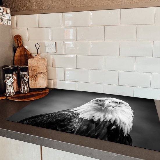 KitchenYeah® Inductie beschermer 81.2x52 cm - Arend - Roofvogel - Zwart - Wit - Dieren - Kookplaataccessoires - Afdekplaat voor kookplaat - Inductiebeschermer - Inductiemat - Inductieplaat mat