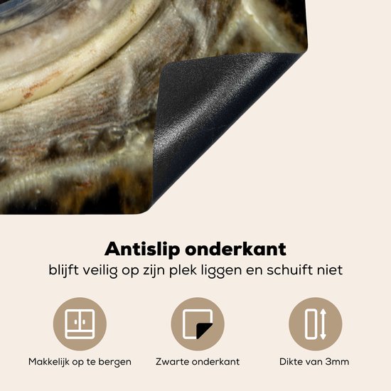 KitchenYeah® Inductie beschermer 78x52 cm - Close-up karetschildpaddenoog - Kookplaataccessoires - Afdekplaat voor kookplaat - Inductiebeschermer - Inductiemat - Inductieplaat mat