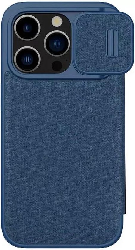 Nillkin Qin Pro Étui en tissu pour Apple iPhone 15 Pro – Book Case avec curseur d'appareil photo – Espace pour deux cartes Blauw