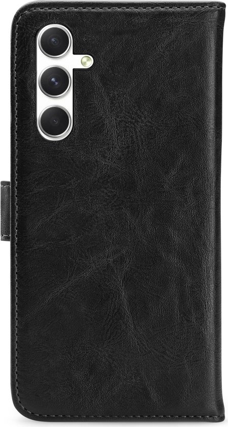 Coque de téléphone noire avec découpe pour objectif photo à l'arrière. Fabriquée en matériau aspect cuir avec surpiqûres.