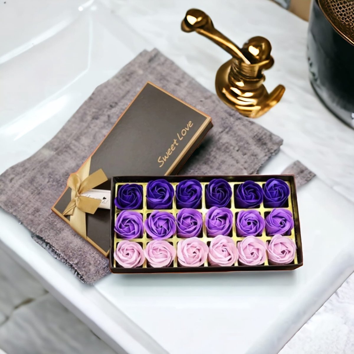 AliRose - Rozen Zeepjes - Luxe Geschenk set - 18 Roosjes - Purple Palette - Cadeau - Giftbox - Paars