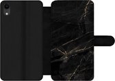 Bookcase Geschikt voor iPhone XR telefoonhoesje - Marmer print look - Luxe - Zwart - Goud - Met vakjes - Wallet case met magneetsluiting