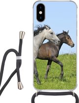 Hoesje met koord Geschikt voor iPhone XS - Paarden - Dieren - Gras - Siliconen - Crossbody - Backcover met Koord - Telefoonhoesje met koord - Hoesje met touw