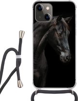 Hoesje met koord Geschikt voor iPhone 13 - Paard - Dieren - Zwart - Portret - Siliconen - Crossbody - Backcover met Koord - Telefoonhoesje met koord - Hoesje met touw