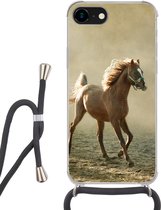 Hoesje met koord Geschikt voor iPhone SE 2020 - Paard - Zand - Mist - Siliconen - Crossbody - Backcover met Koord - Telefoonhoesje met koord - Hoesje met touw