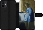 Bookcase Geschikt voor iPhone 12 Mini telefoonhoesje - Brieflezende vrouw in het blauw - Schilderij van Johannes Vermeer - Met vakjes - Wallet case met magneetsluiting