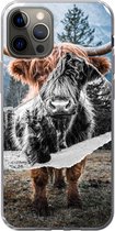 Geschikt voor iPhone 12 Pro hoesje - Schotse hooglander - Koe -Dieren - Siliconen Telefoonhoesje