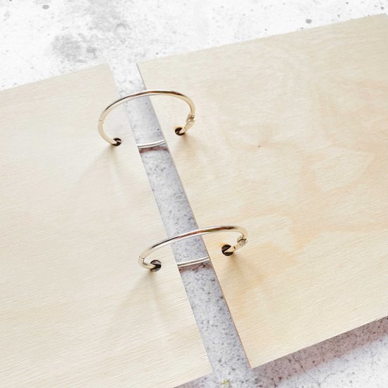 Houten bewaarbundel geboortekaarten - 20 x 20 cm - kaarten bewaarbundel hartje van Houten — afbeelding 2