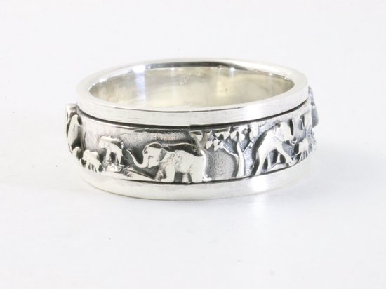 Zware zilveren geluksring met olifanten
