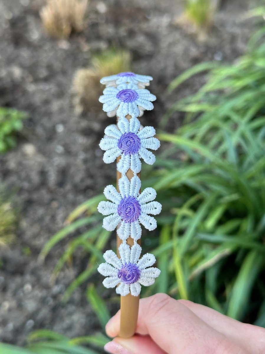 Diadeem - Meisjes diadeem - Haarband madelief wit met Paars - Meisjes haarband - Haarbandjes - Haaraccessoires - Haaraccessoires voor meisjes - Handmade - Gouden diadeem - Bruiloft - Haaraccessoires Bruiloft - Cadeautje