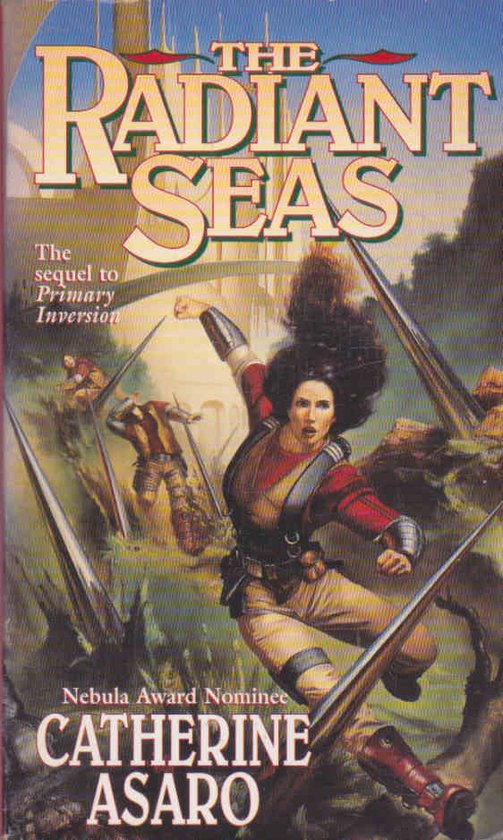 Vrouw met donker haar, rode jas en beige broek, omringd door metalen speren. 'The Radiant Seas' van Catherine Asaro.