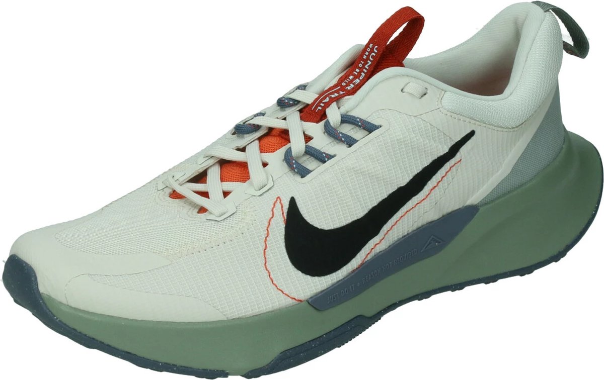 Nike juniper trail 2 in de kleur ecru. Creme