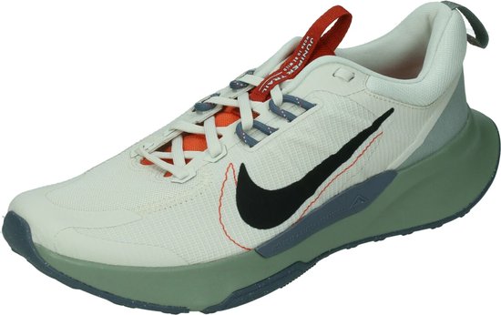 Nike juniper trail 2 in de kleur ecru.