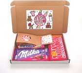 Geboorte cadeautje meisje - brievenbuscadeau "It's a girl" - Roze witte hartjes - Milka chocolade - Tony chocolonely - Mentos
