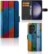 Mobiel Bookcase Geschikt voor Samsung Galaxy S24 Ultra Smartphone Hoesje Wood Heart