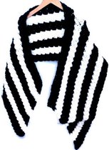 Gehaakte sjaal met zwart en écru strepen. Handgehaakte schouderdoek, trendy stola, sjaal in fantasiesteek, vegan accessoires, Per Elle shawl