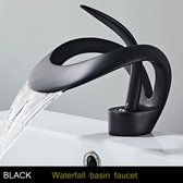 Wastafelkraan - luxe - design - mat zwart - keukenkraan - fonteinkraan - sanitair - toilet - brede straal