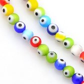 Perles de lampwork multicolores faites à la main en verre de 4 mm. avec l'image Evil Eye. Par cordon d'environ 40cm
