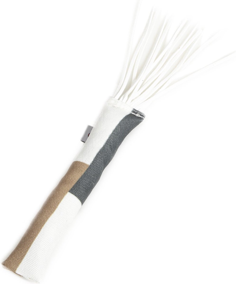 Speelrol met leren strips Square met Catnip - ± 27 x Ø 2,5 cm - Kattenspeelgoed - CanadianCat Company