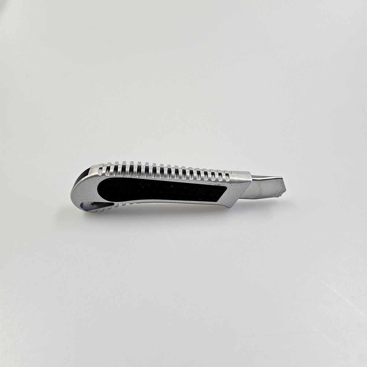 Afbreekmes Aluminium 18mm x 10 stuks + Afbreekmesjes 18mm x 100 stuks (PITOR®)