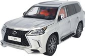 Het 1:18 gegoten model van de Lexus LX570 in het zilver. De fabrikant van het schaalmodel is LCD Models. Dit model is alleen online verkrijgbaar