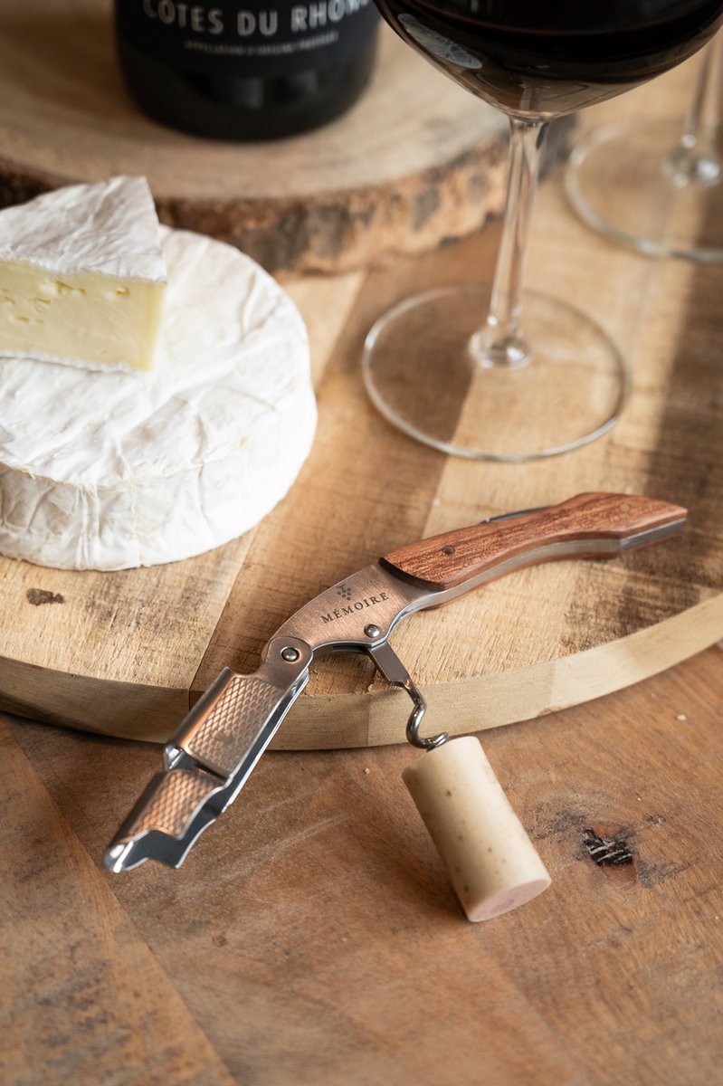 Mémoire® Couteau Sommelier Kurkentrekker - Wijnopener - Perfect cadeau voor wijnliefhebbers - 3 in 1 Kelnersmes - Kurkentrekker Wijn - Premium kelnermes van pakkahout met rosewood look - stijlvolle en functionele kurkentrekker - Horeca wijnopener — cadeau in Kookcadeaus - foto 5