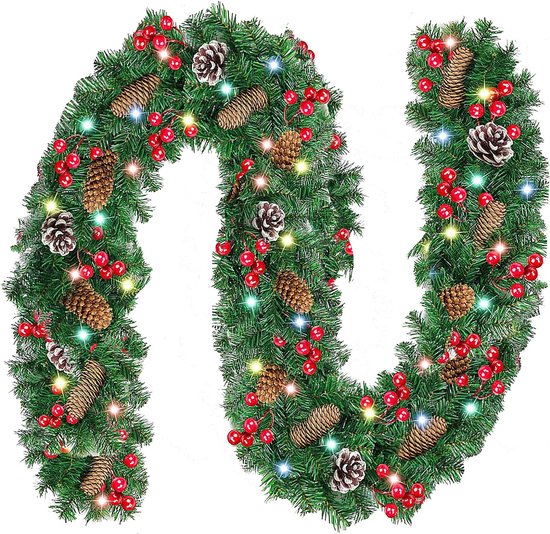 S-vormige kerstslinger met dennenappels, rode bessen en ingebouwde led-verlichting.