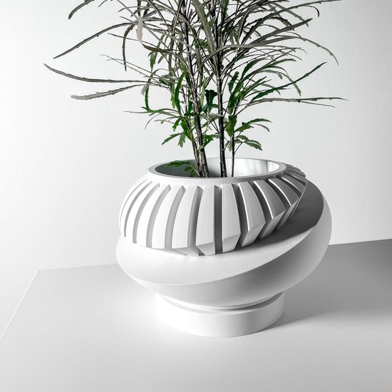 POT PLANT || 🌿🥰 Ze zijn er weer! De super schattige poppetjes met natuurlijk haar. Verkrijgbaar op onze kamerplanten afdeling (2 modellen). 😻 € 6,99 per stuk