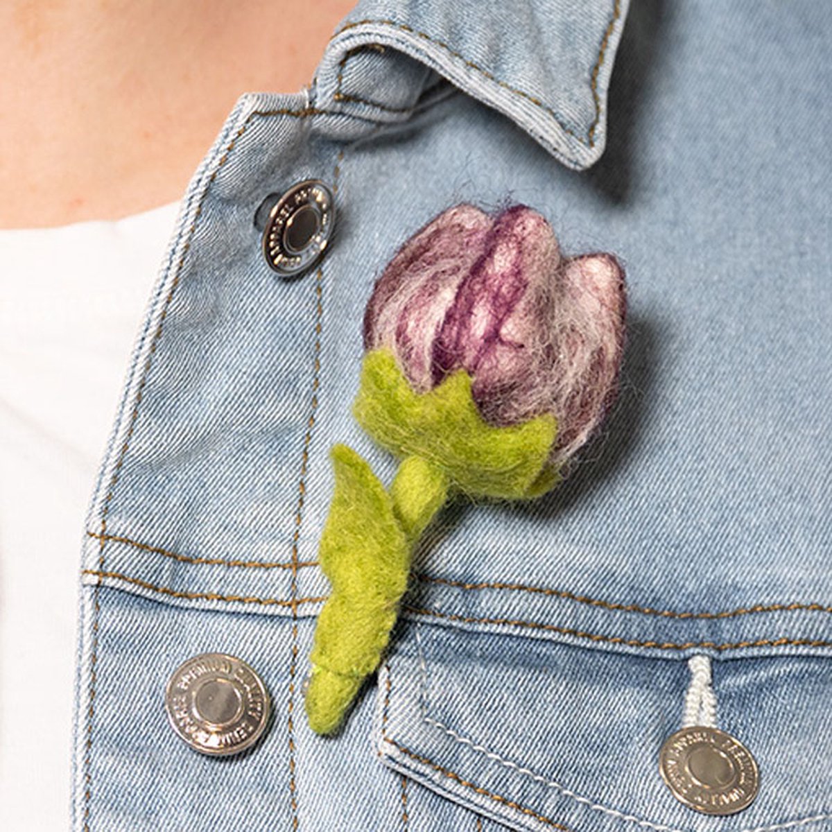 Broche Bloem Vilt - Tulpje Pipa Paars/Wit - 8cm - Fairtrade Accessoire Sjaalmetverhaal