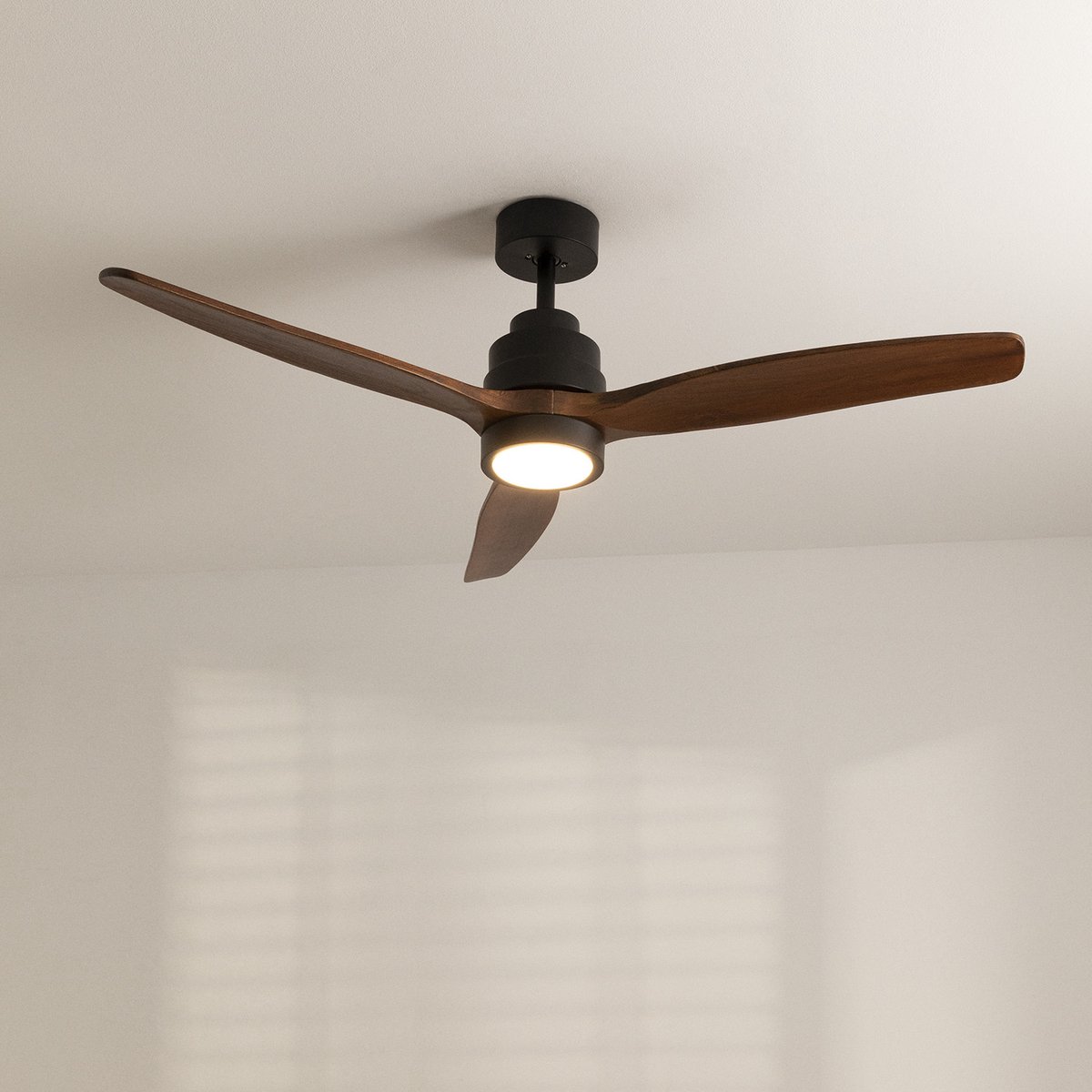 CREATE - Plafondventilator 40W silent Ø132 cm - Met Verlichting drie temperaturen - Met Wandregelaar - Met Afstandsbediening - 6 Snelheden - Timer - Zomer/Winter functie - Zwart - WIND STYLANCE – foto 2