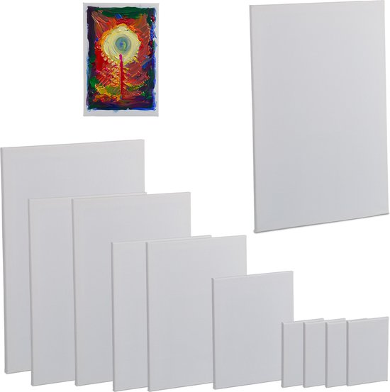 Een set van elf witte schildersdoeken van verschillende formaten, met daarnaast een klein schilderij met een abstracte kaars in felle kleuren.