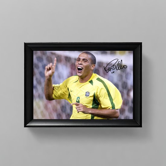 Ronaldo Lima R9 Ingelijste Handtekening – 15 x 10cm In Klassiek Zwart Frame – Gedrukte handtekening – Real Madrid - Voetbal - Football Legend