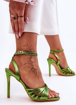 Belle sandale verte à talon aiguille