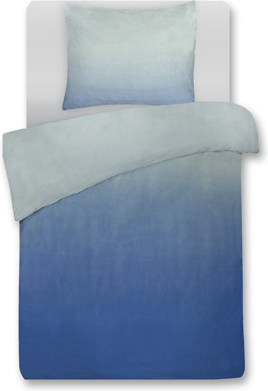 Une housse de couette bleue avec un dégradé bleu à bleu clair, avec une taie d'oreiller par-dessus.