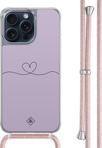 Casimoda® hoesje met rosegoud koord - Geschikt voor iPhone 15 Pro Max - Hart Lila - Afneembaar koord - TPU/polycarbonaat - Paars