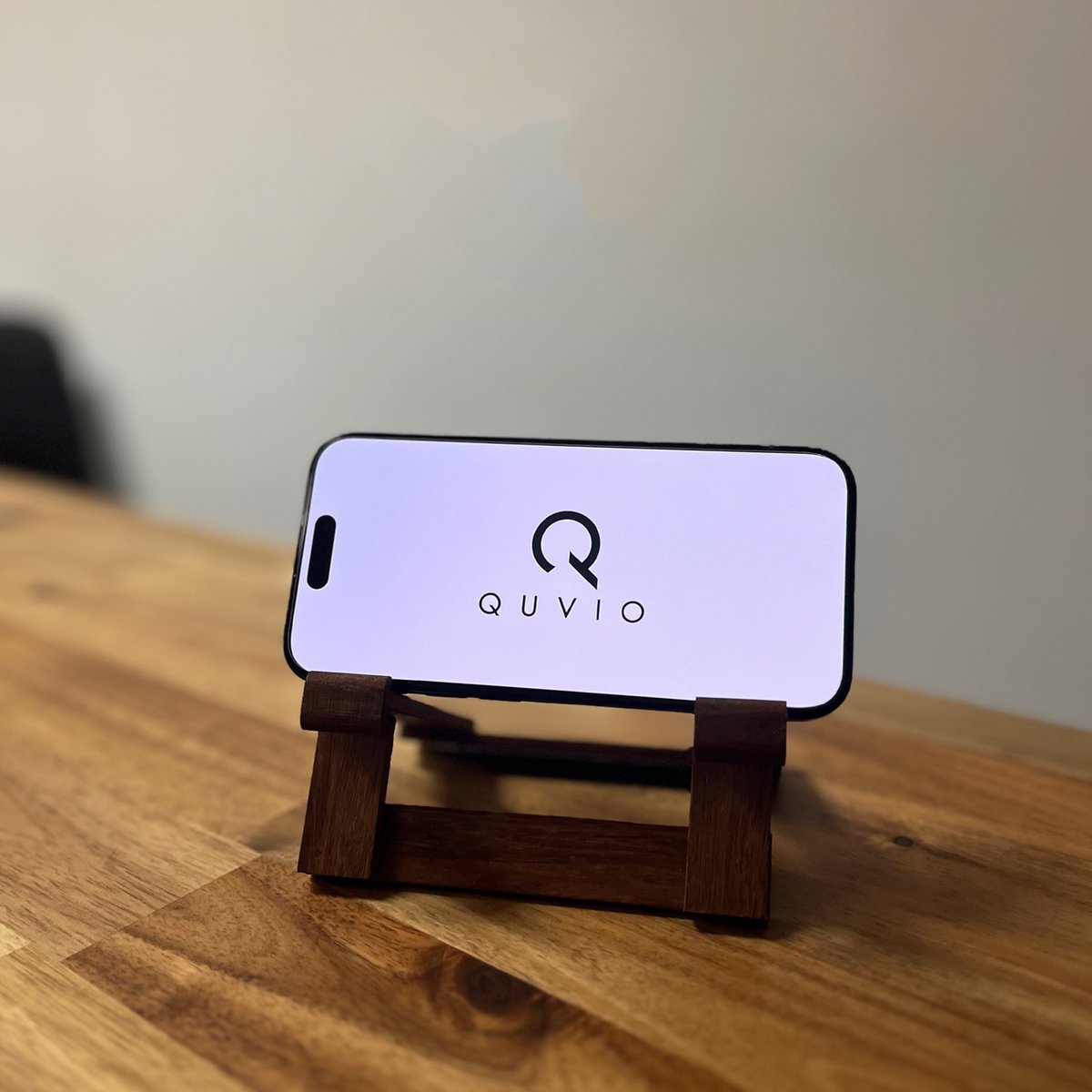 QUVIO Klein Boekenstandaard - Boekenhouder - Kookboek standaard - Leesstandaard - Book holder - Kookboekstandaard - Boekhouder - Tablet houder - Hout - Donkerbruin - Klein - Geschikt voor boeken tot A5 formaat of tablet — cadeau in Kookcadeaus - foto 5