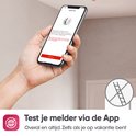 Hand test rookmelder via smartphone app. 'Test je melder via de App' Overal en altijd.