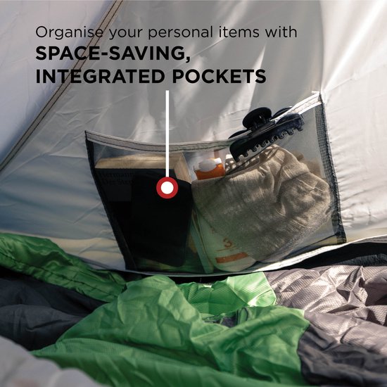 Binnenzijde van een tent met opbergvakken, gevuld met spullen, met de tekst 'SPACE-SAVING, INTEGRATED POCKETS'.