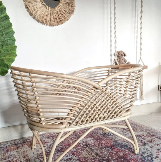 House of Tods Wieg Xena Rotan Handgemaakt - Baby - Babykamer - Kinderkamer - 2021 - Exclusief - Met Stang - Duurzaam