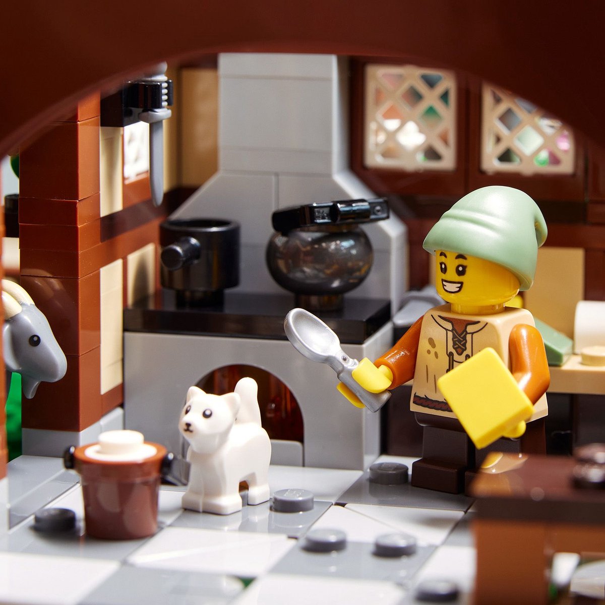 LEGO Icons Middeleeuws stadsplein - 10332 — afbeelding 22