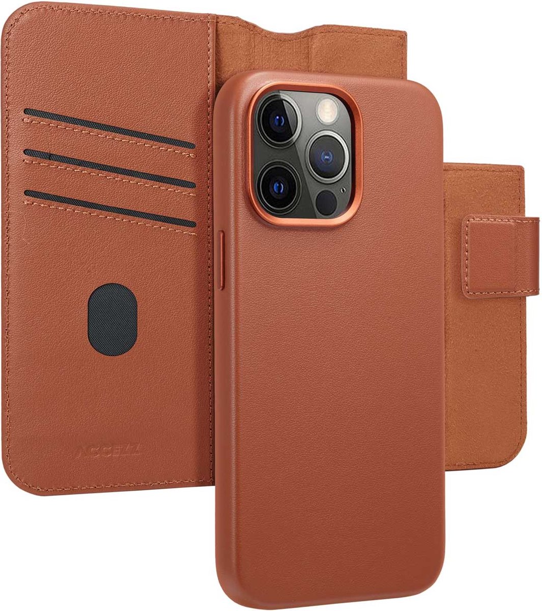 Accezz Hoesje Geschikt voor iPhone 15 Pro Max Hoesje Met Pasjeshouder - Accezz Leather Bookcase 2-in-1 Geschikt voor MagSafe - bruin