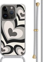 Casimoda® hoesje met grijs koord - Geschikt voor iPhone 14 Pro - Hart Swirl Zwart - Afneembaar koord - TPU/polycarbonaat - Zwart