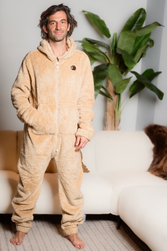 Foto: Knuffle fleece onesie linda de allerbeste onesie ooit gemaakt stijlvol warm en super zacht 100 duurzame knuffle fleece fabric handgemaakt in portugal loungewear jumpsuit huispak dit is maat m in de kleur champagne licht beige