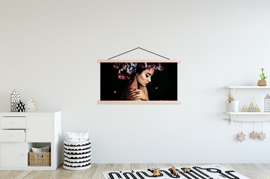 Posterhanger incl. Poster 150x75 cm - Schoolplaat - Bloesem - Vrouw - Roze - Bloemen - Luxe - Textielposter - Blanke latten