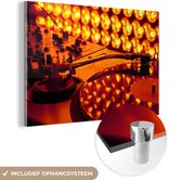 MuchoWow® Glasschilderij 30x20 cm - Schilderij acrylglas - Draaitafel en een mengpaneel voor oranje lichten - Foto op glas - Schilderijen