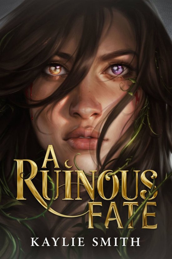 Couverture du livre 'A Ruinous Fate' par Kaylie Smith. Gros plan d'une femme aux cheveux sombres, hétérochromie, entourée de vrilles vertes.