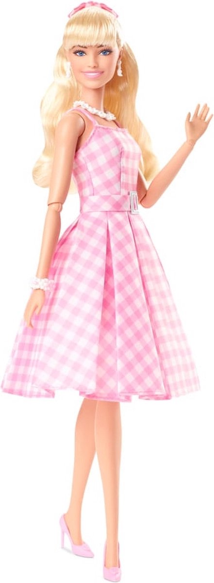 Barbie - La poupée du film - Margot Robbie - Robe à carreaux rose et blanc  - Poupée Barbie | bol